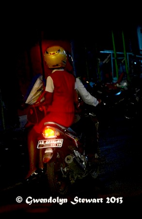 Riding Sidesaddle in High Heels, Yogyakarta, Indonesia, Photographed by
Gwendolyn Stewart, c. 2014; All Rights Reserved